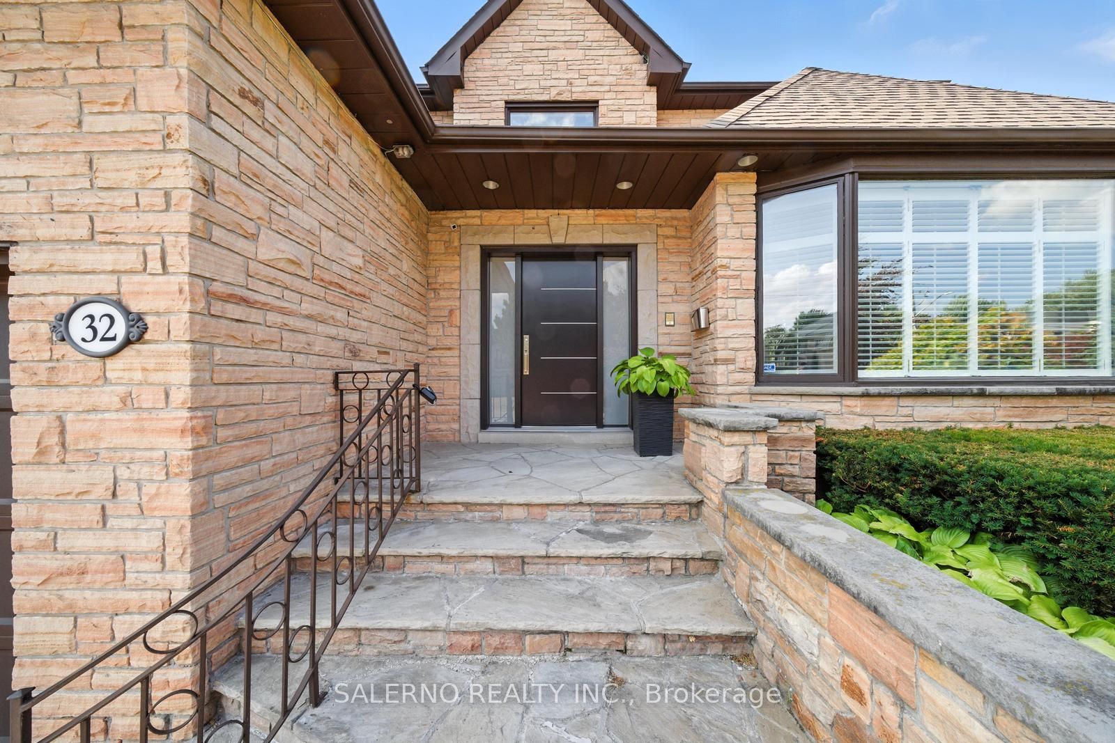 32 Donna Mae Crescent