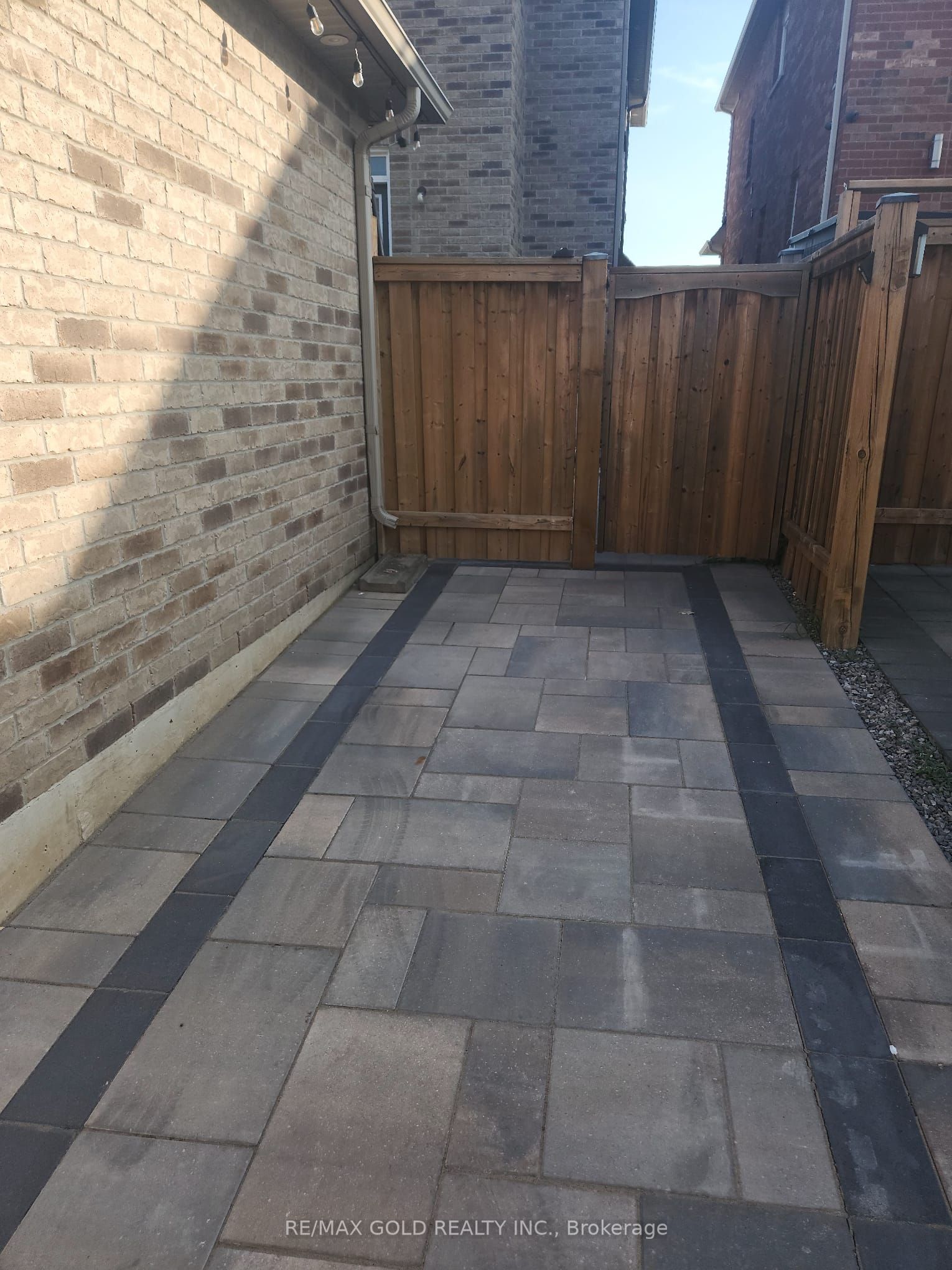 5349 Tenth Line W Basement