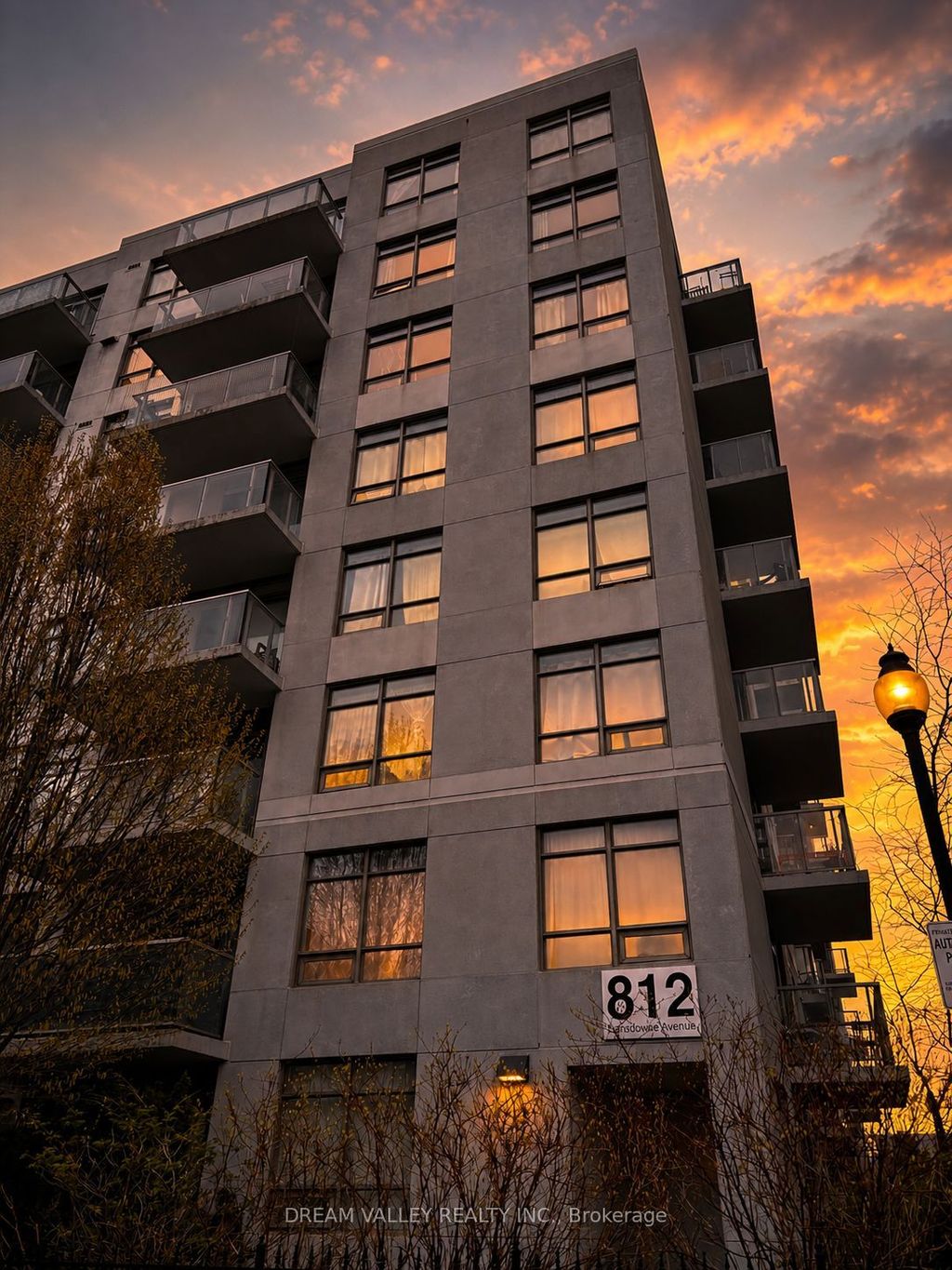 Photo of 812 Lansdowne Avenue #1114, Toronto, ON M6H 4K5 (MLS # W13084336)