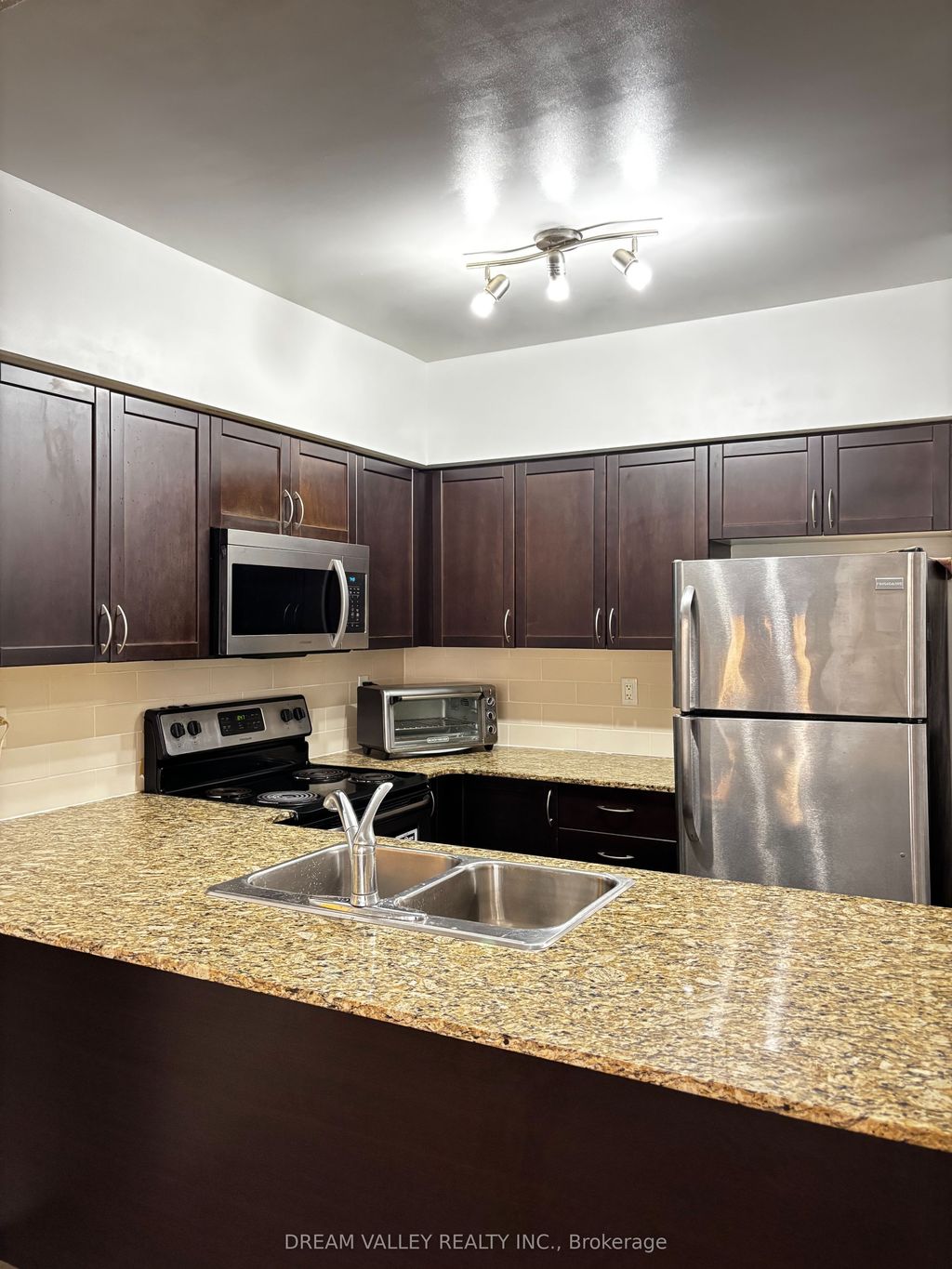 Photo of 812 Lansdowne Avenue #1114, Toronto, ON M6H 4K5 (MLS # W13084336)