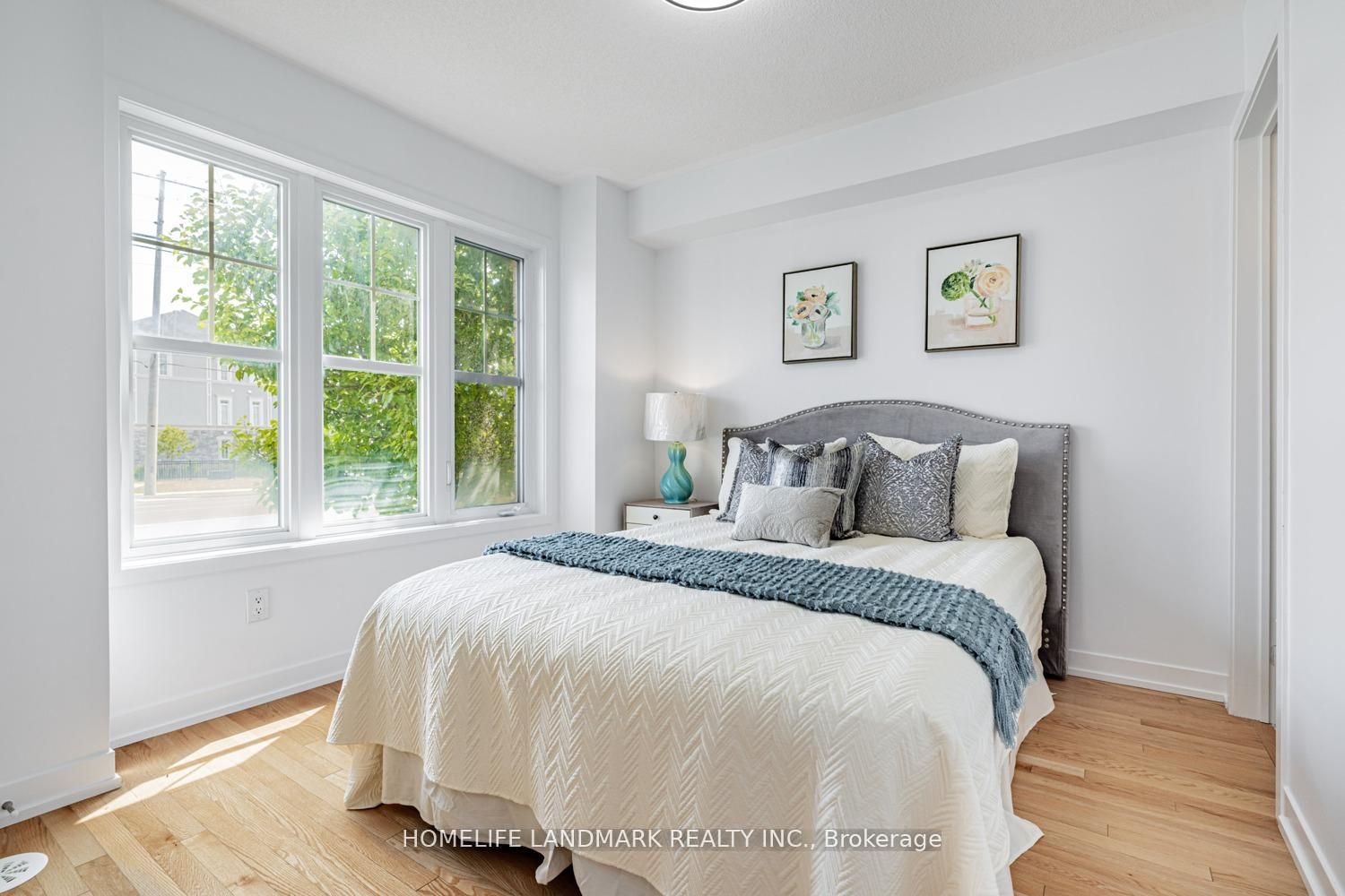 10606 Bathurst Street