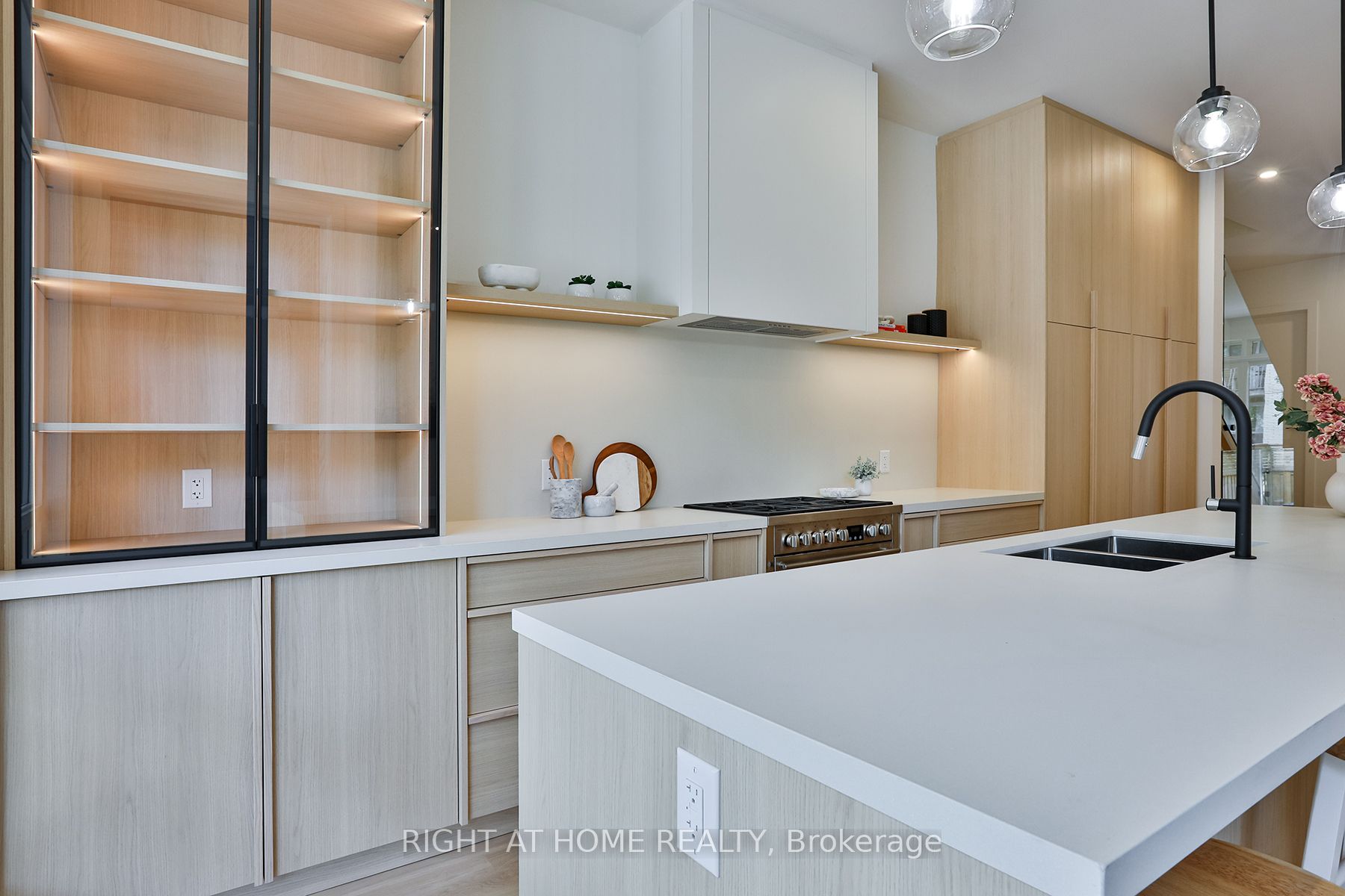 60 Winnifred Avenue