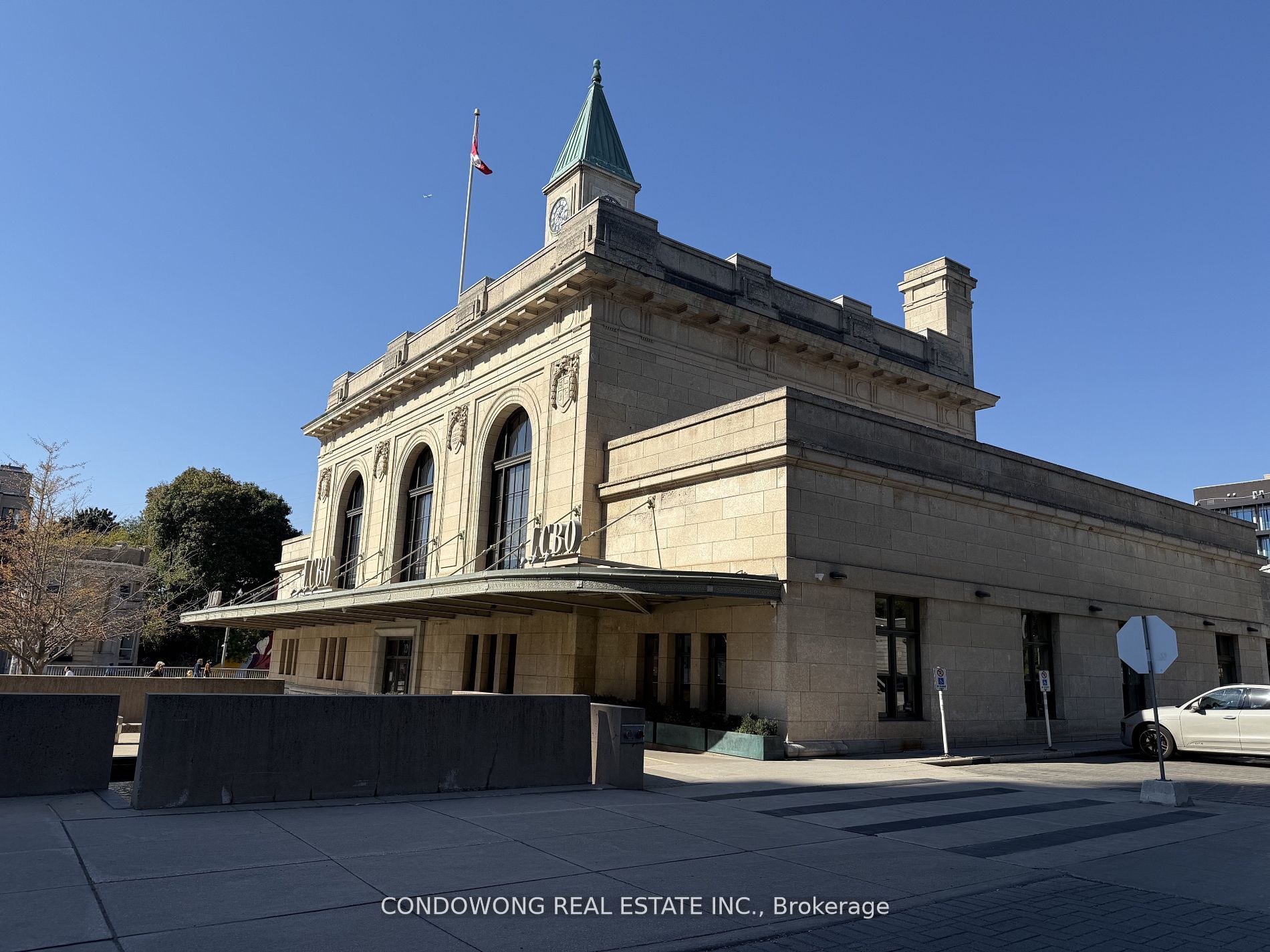 25 Scrivener Square 906