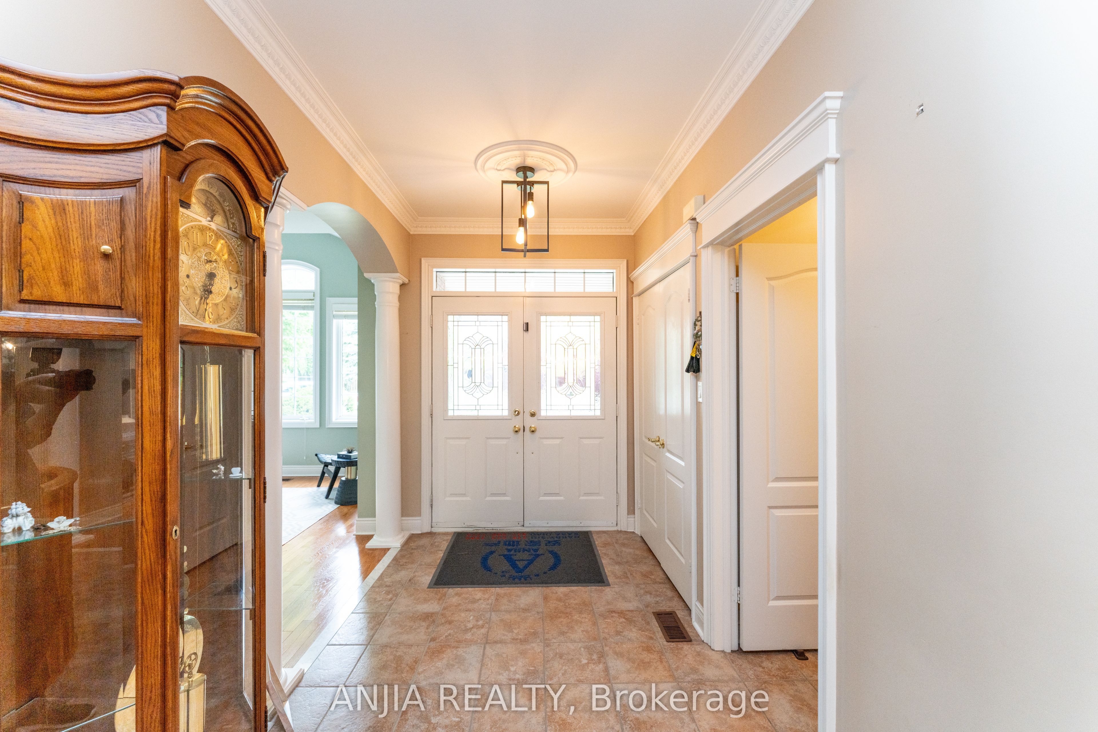 8 Cottontail Avenue