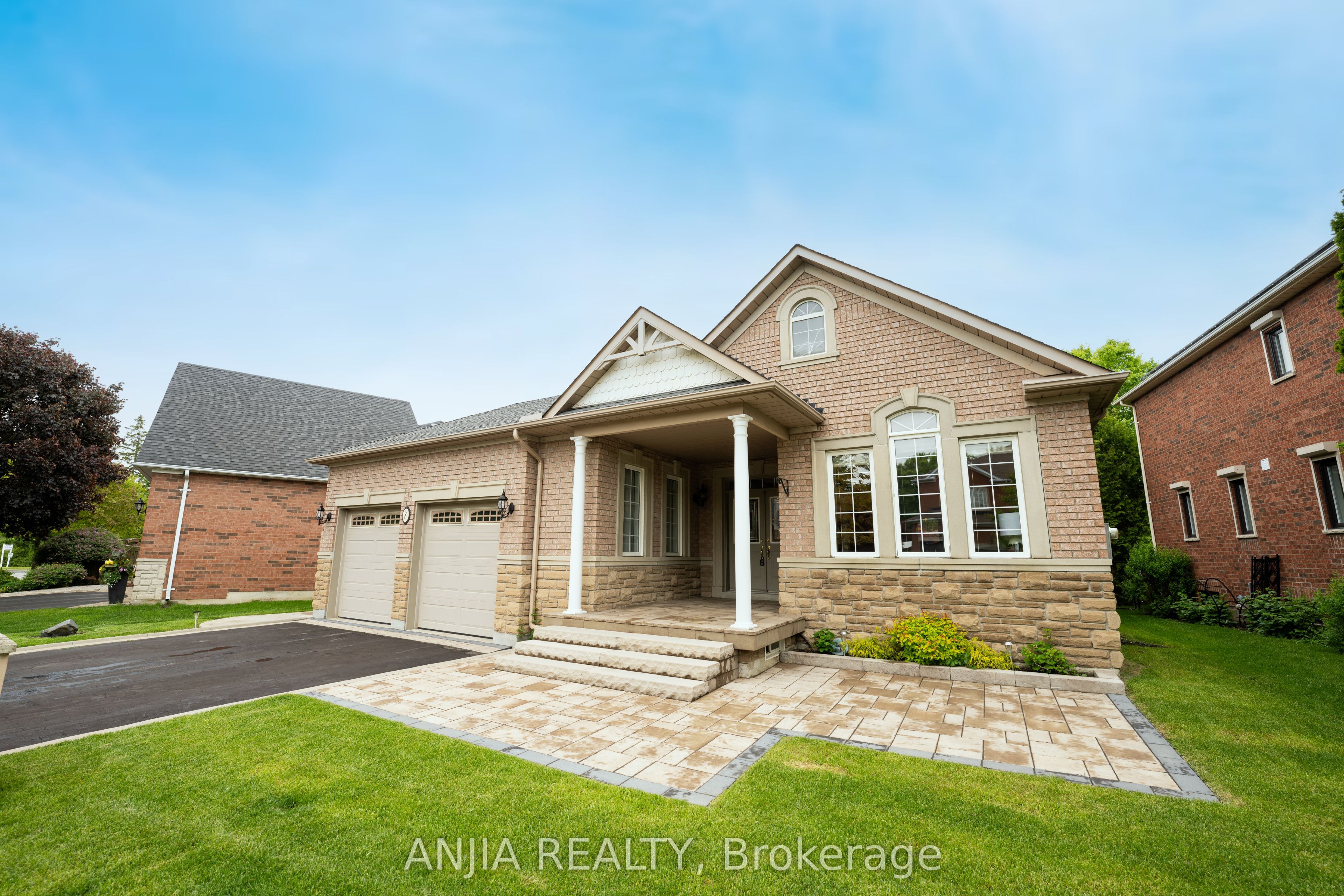 8 Cottontail Avenue