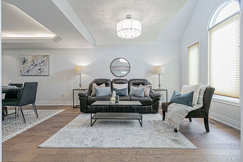 Photo of 310 Chambers Crescent, Newmarket, ON L3X 1T2 (MLS # N13706642)