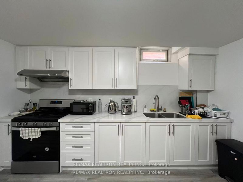 8 Queen Isabella Crescent Lower