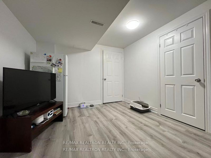 8 Queen Isabella Crescent Lower