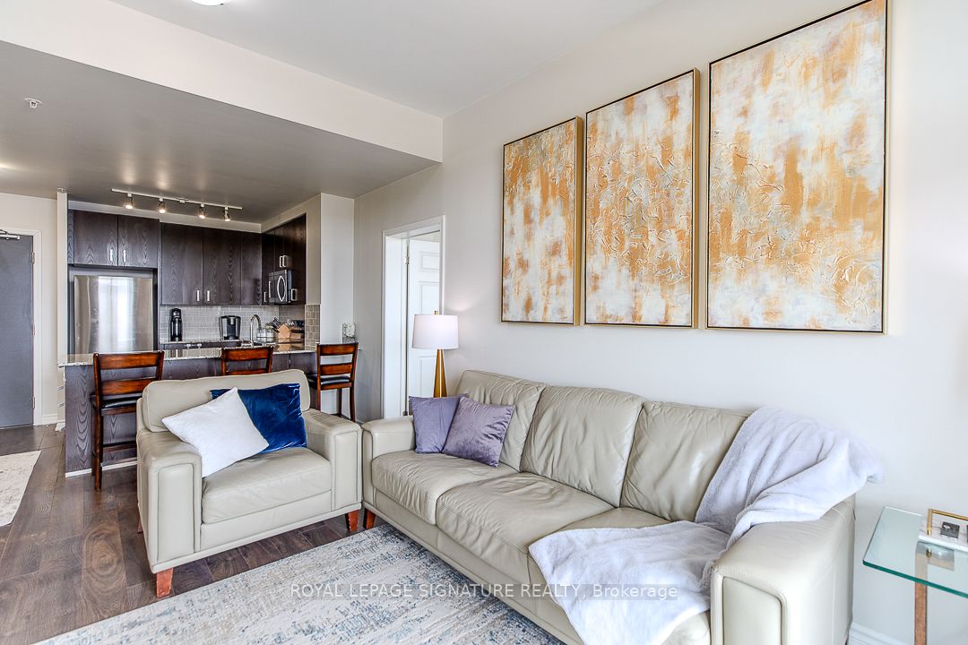 11611 Yonge Street 516