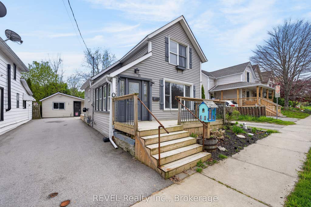 Photo of 15 Phipps Street, Fort Erie, ON L2A 2V1 (MLS # X13557544)