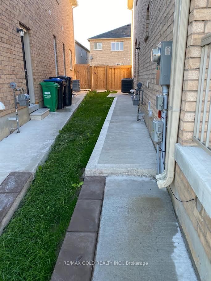 91 Yardley Crescent Bsmt