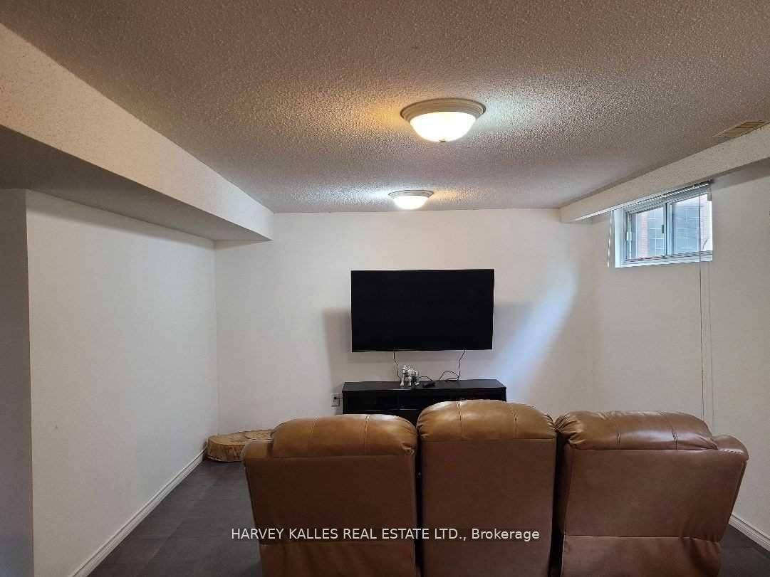 2379 Hensall Street Lower