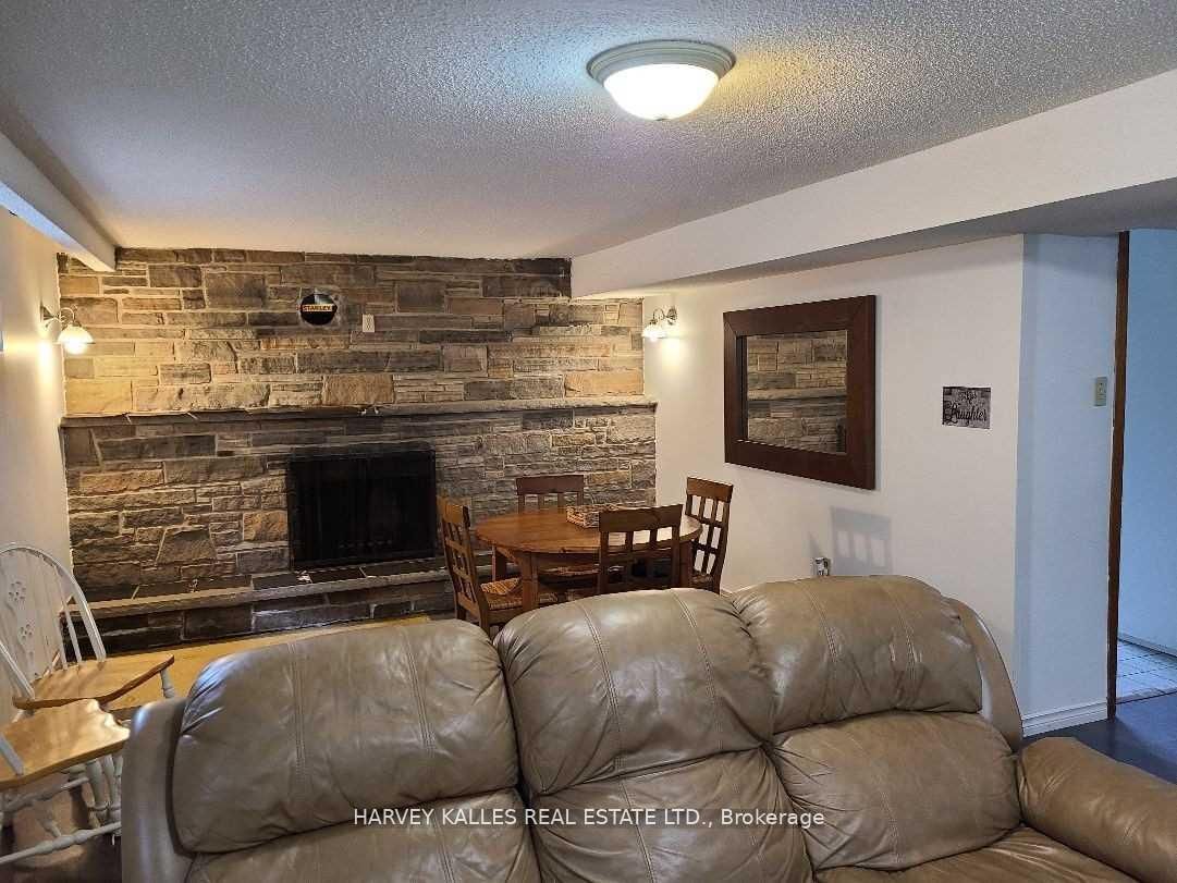 2379 Hensall Street Lower