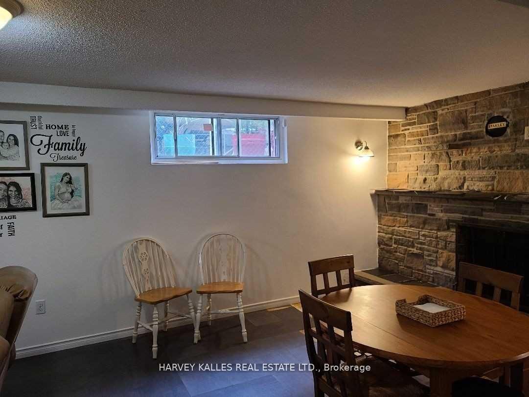 2379 Hensall Street Lower