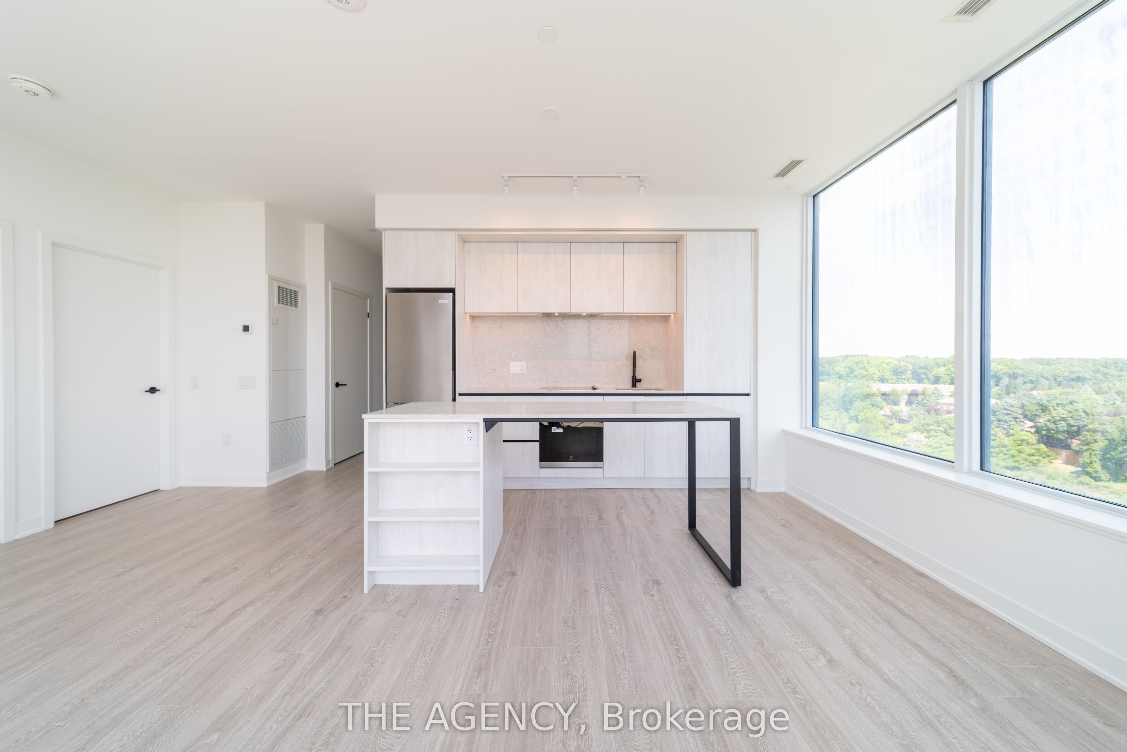 2495 Eglinton Avenue W 810