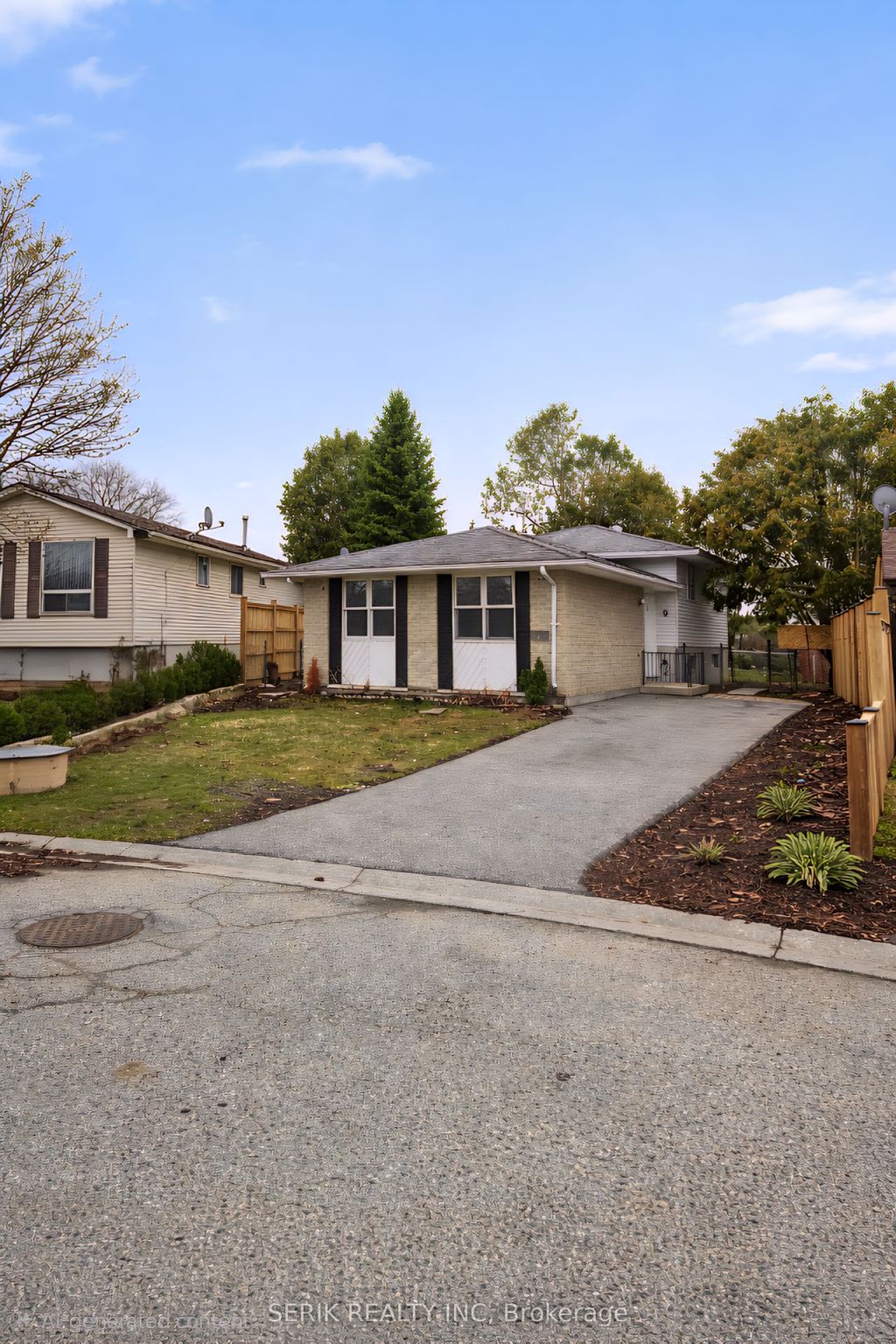 Photo of 9 Camelot Crescent, London East, ON N5V 3L4 (MLS # X12912850)