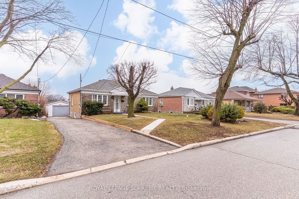 Photo of 18 Fairweather Road, Toronto, ON M6M 4C7 (MLS # W12913570)