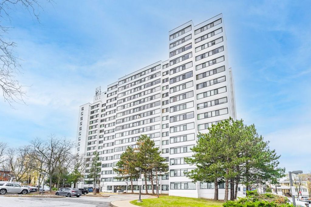 Photo of 3000 Bathurst Street #706, Toronto, ON M6B 3B4 (MLS # C12901390)