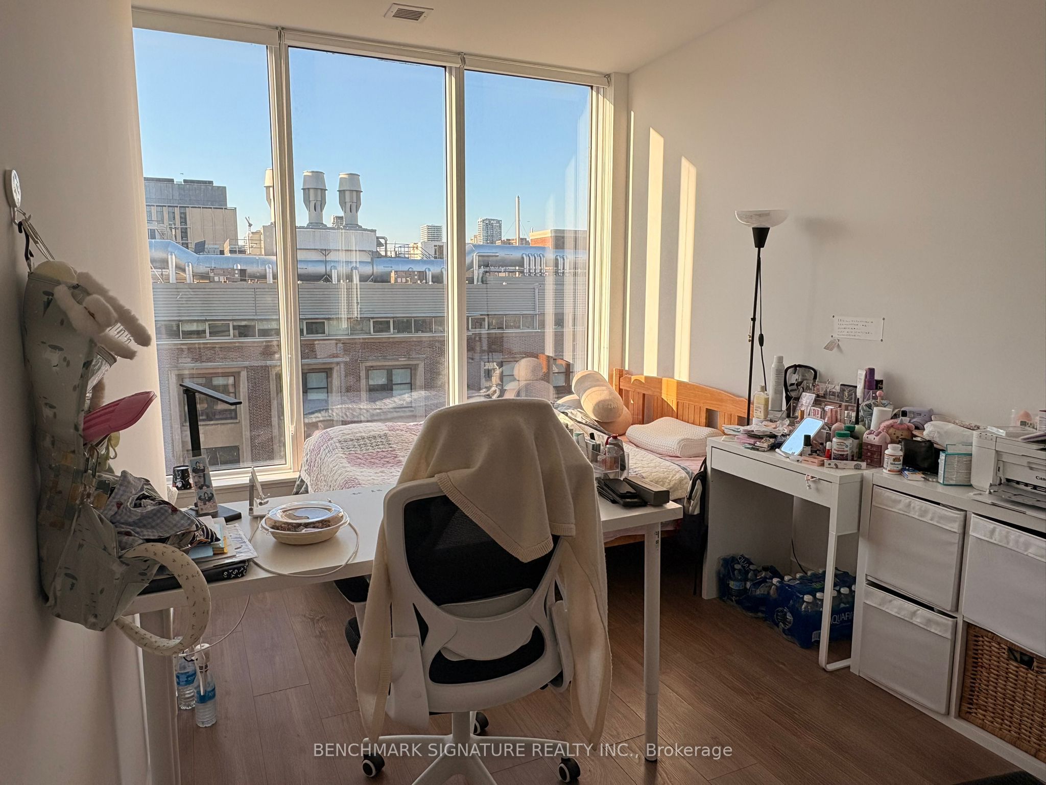 203 College Street 605