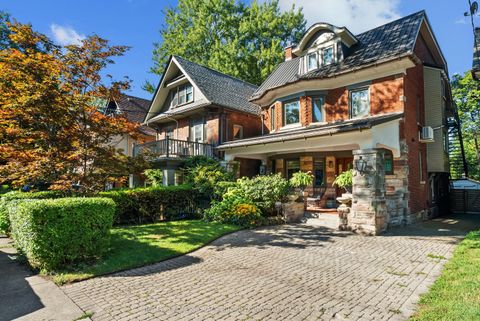 260 Indian Road Toronto ON M6R 2X2