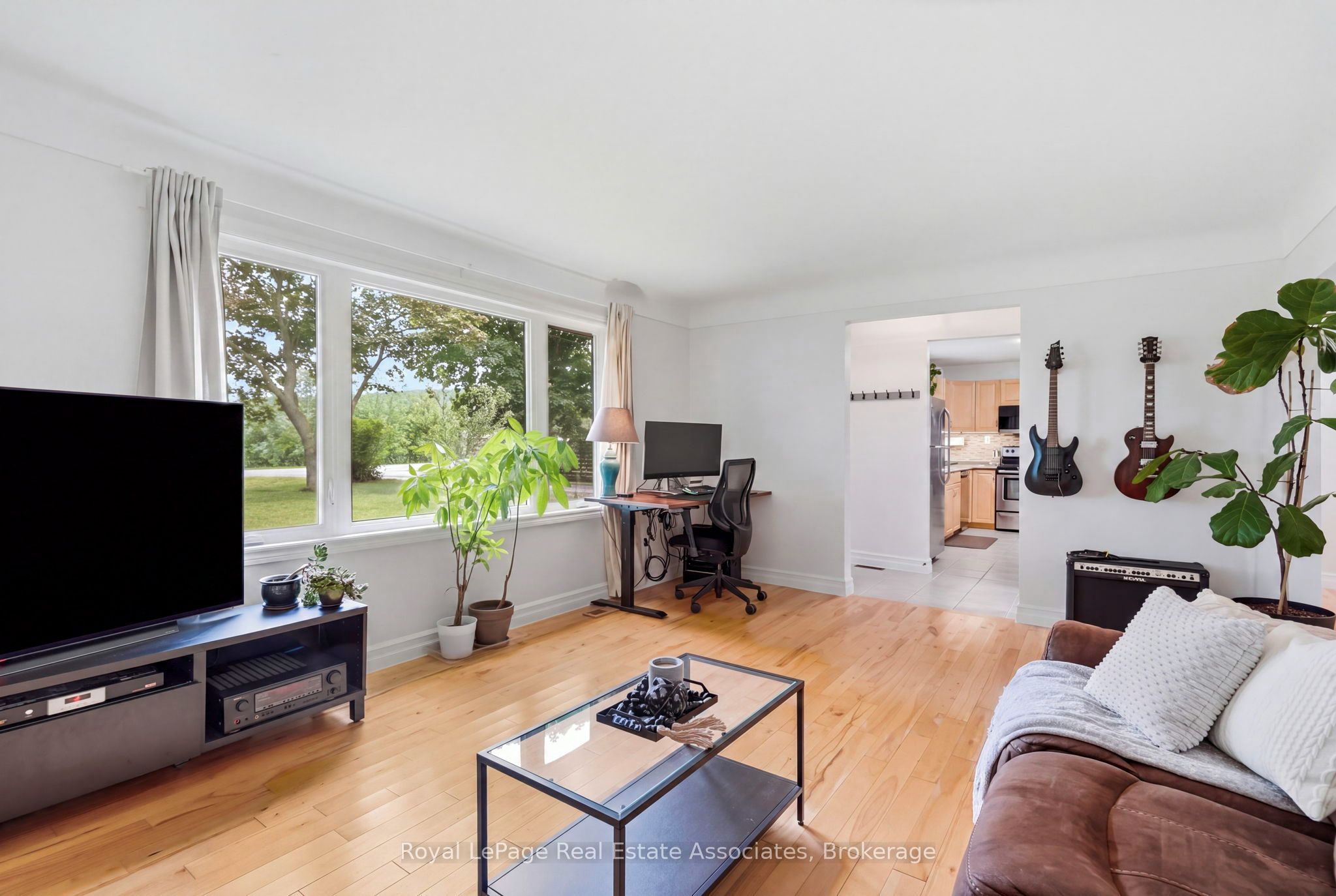 28 Kelson Avenue S
