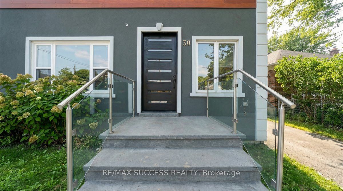 30 Maple Ave N Avenue