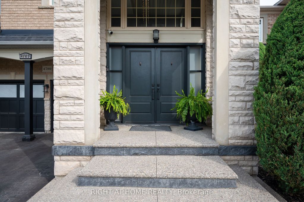 Photo of 4789 Thomas Alton Boulevard, Burlington, ON L7M 0K4 (MLS # W12816764)