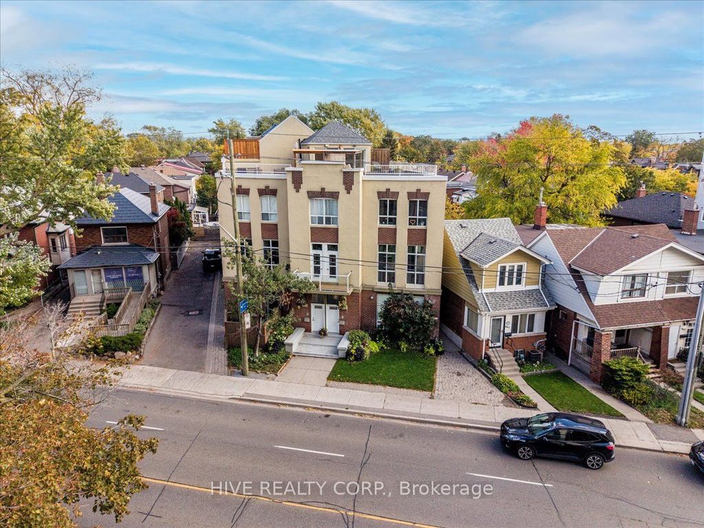 Photo of 957 Broadview Avenue #D, Toronto, ON M4K 2R5 (MLS # E12479660)