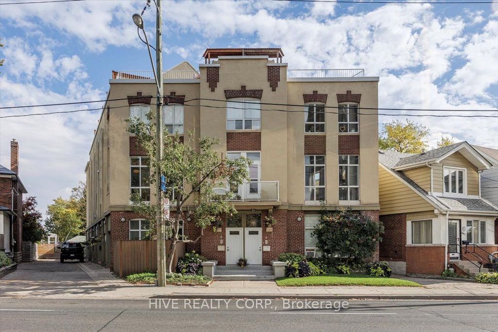 Photo of 957 Broadview Avenue #D, Toronto, ON M4K 2R5 (MLS # E12479660)