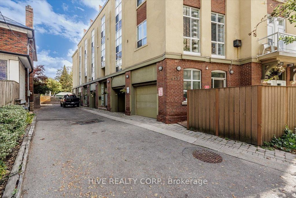 Photo of 957 Broadview Avenue #D, Toronto, ON M4K 2R5 (MLS # E12479660)