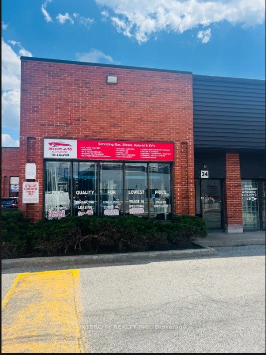 Photo 1 of 9 — 2901 Steeles Avenue W 34, Toronto, ON M3J 3A5