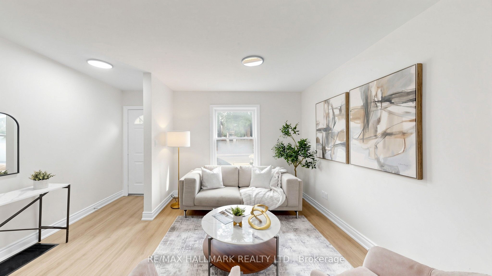 16 Queensdale Avenue