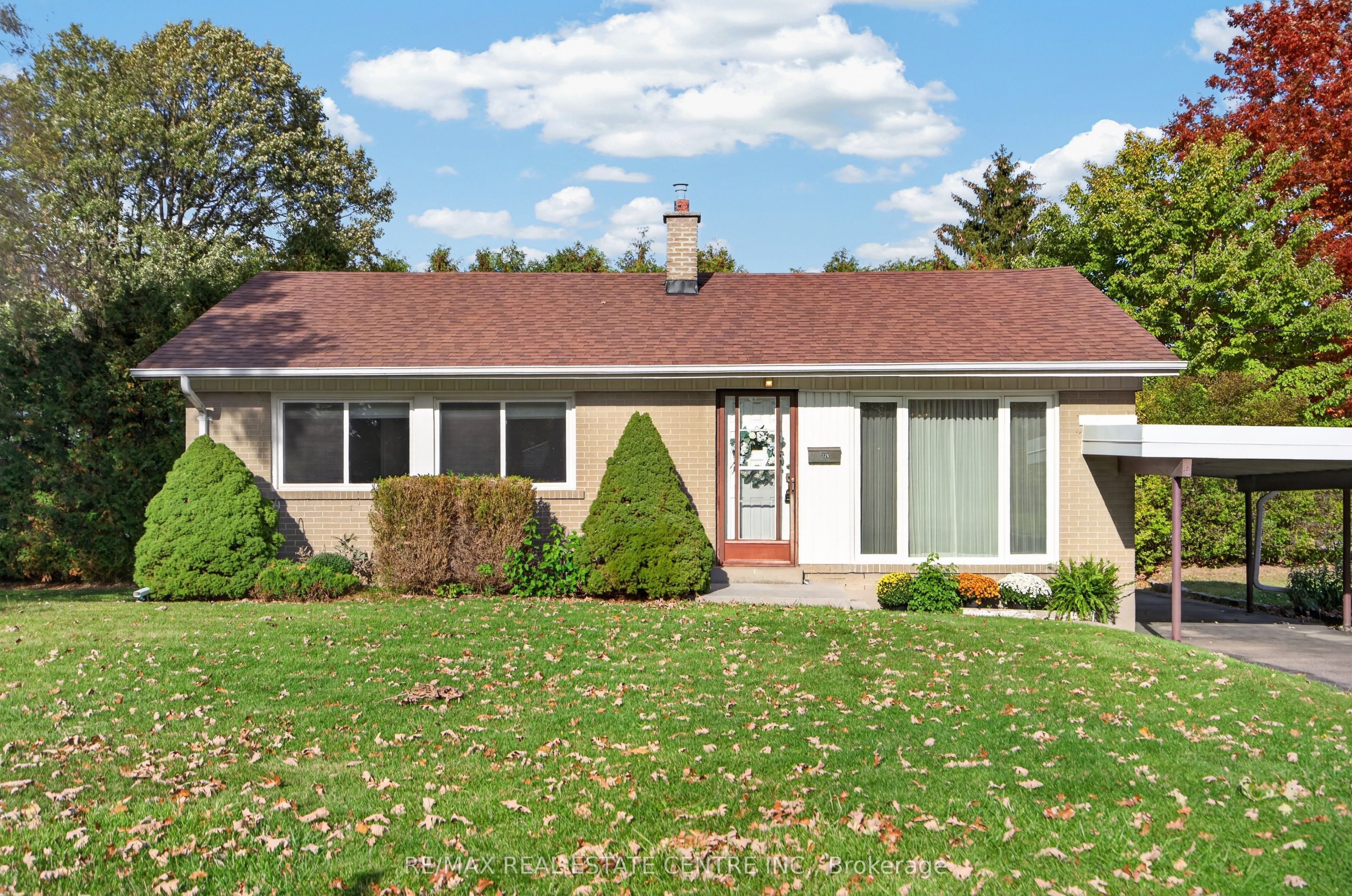226 Elmwood Crescent