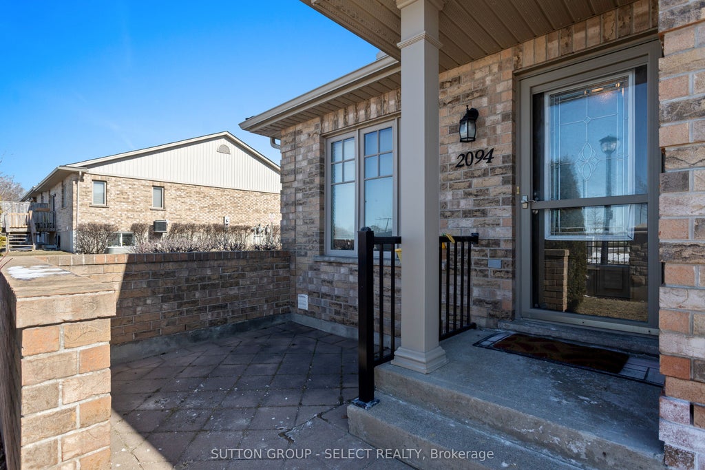 Photo of 2094 Denview Avenue, London North, ON N6G 5B6 (MLS # X13525922)