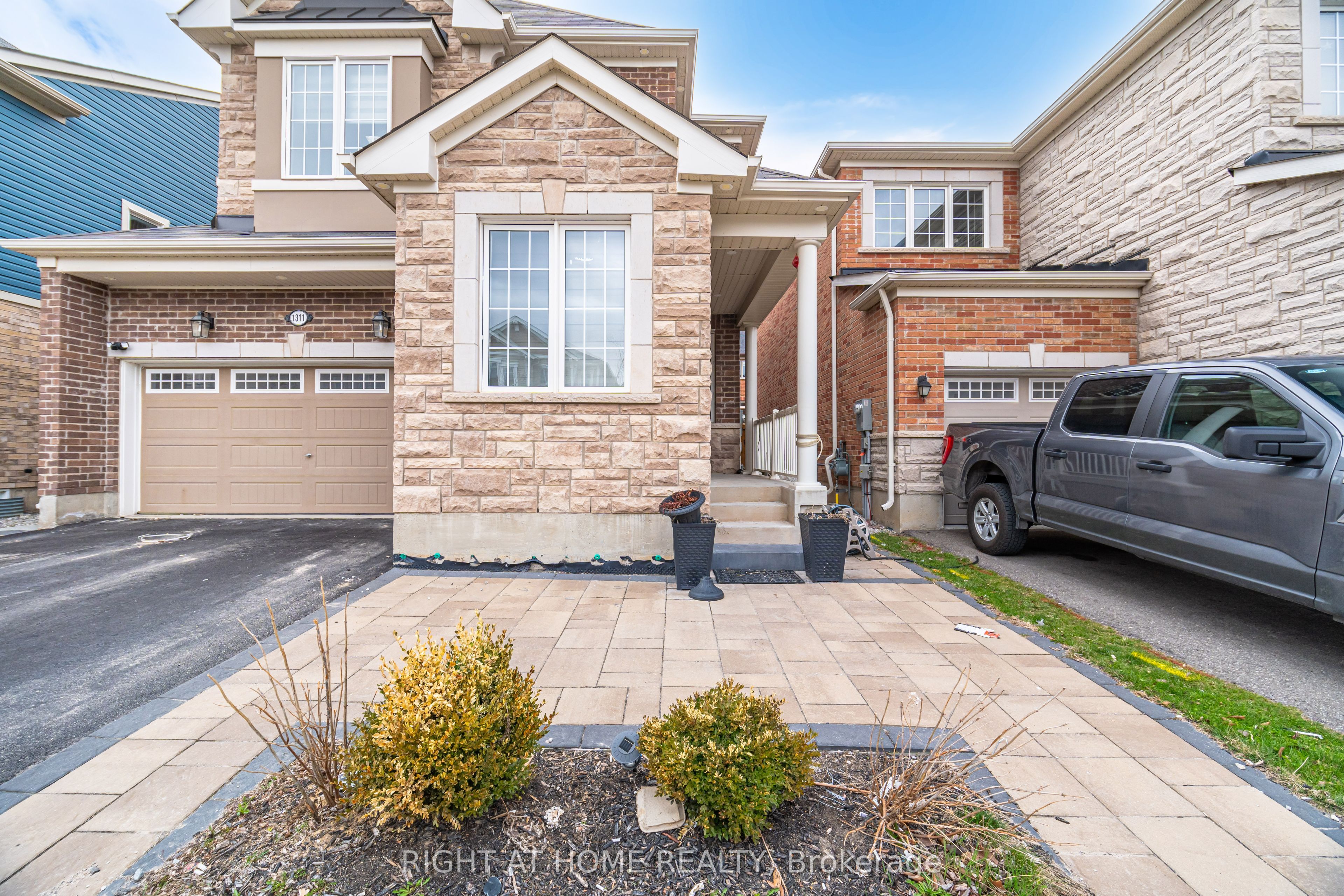 1311 (UPPER) Whitney Terrace