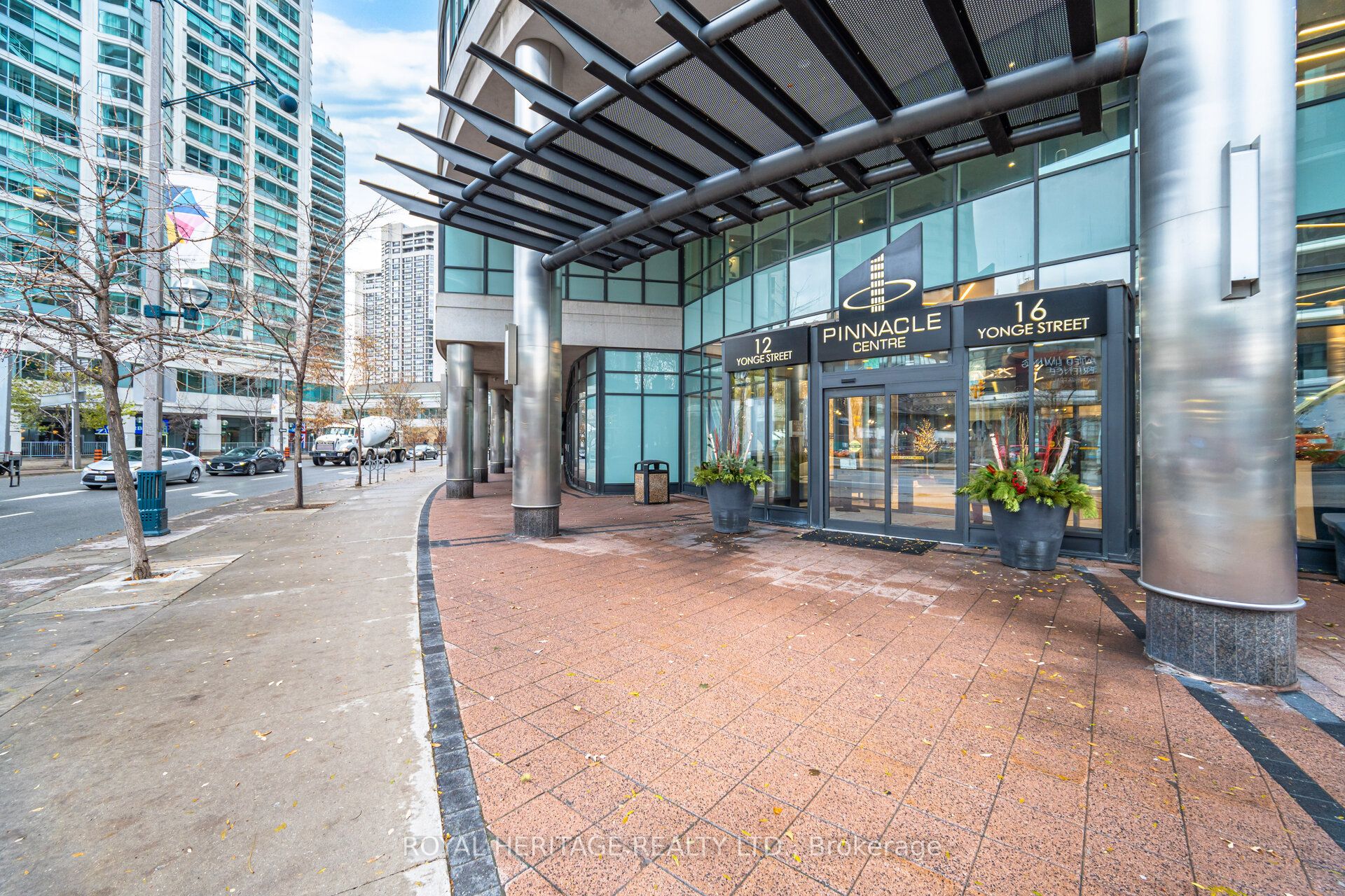 12 Yonge Street 611