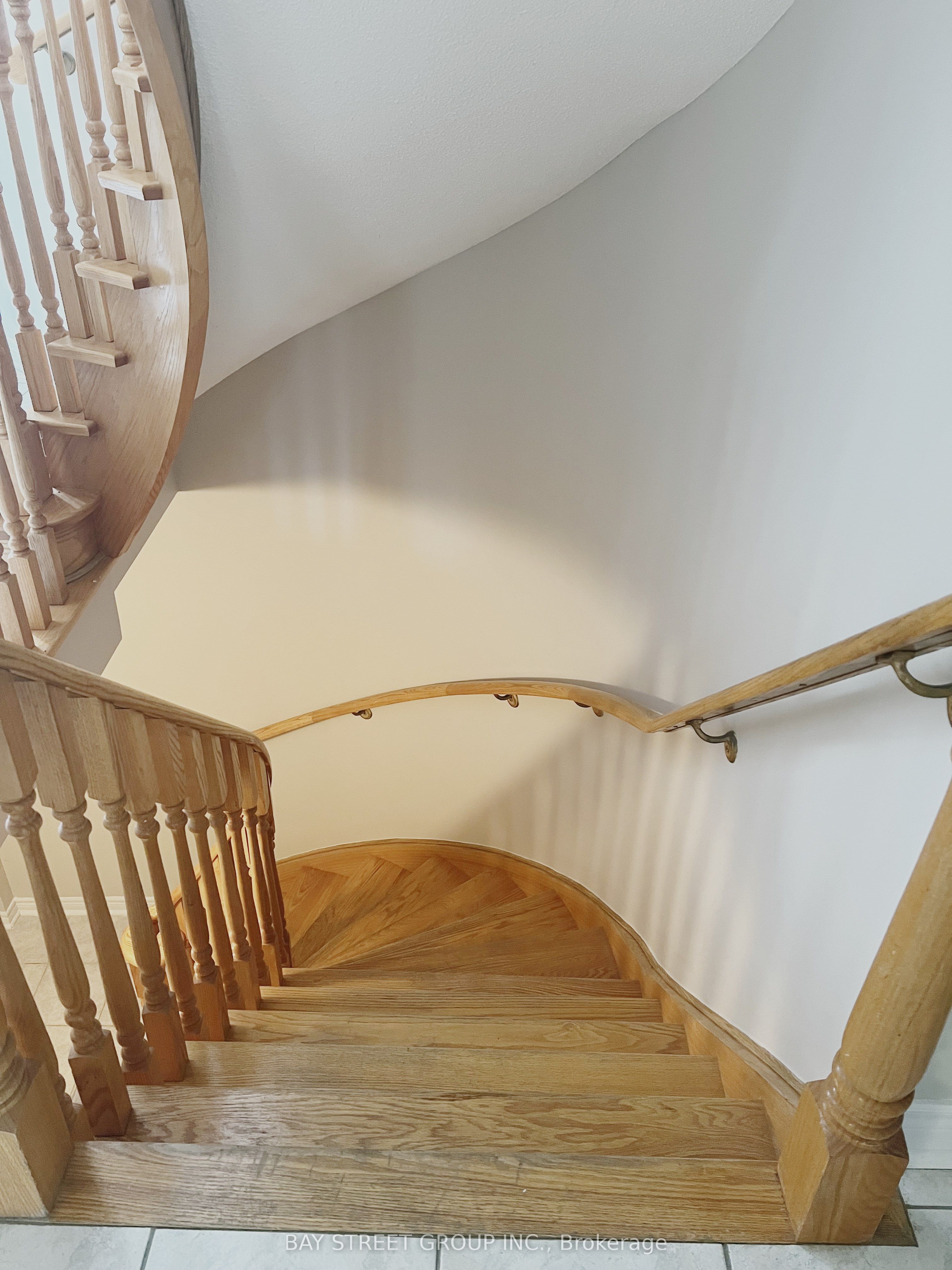 Bsmt 96 Grandlea Crescent