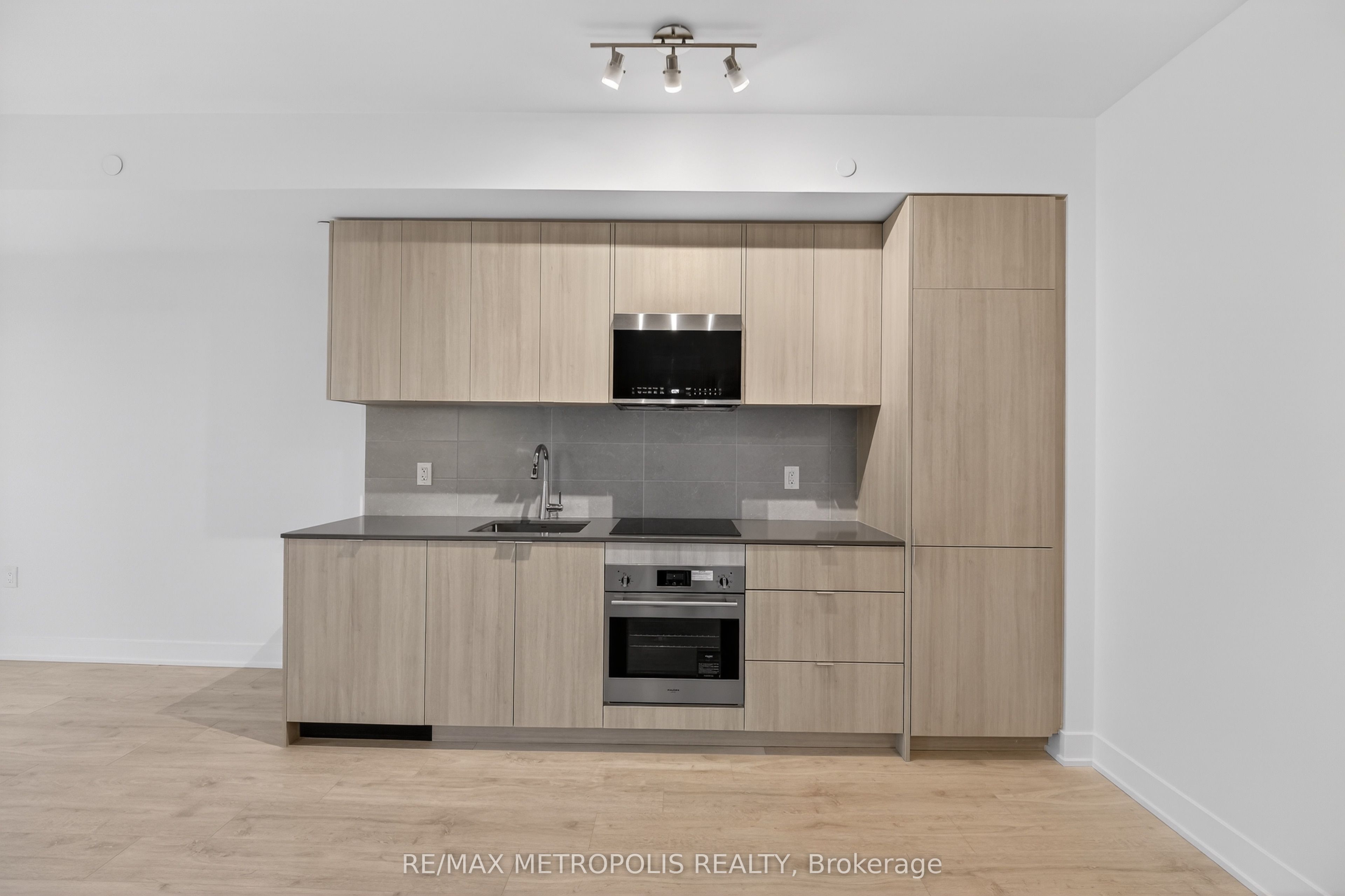 2088 James Street 1202