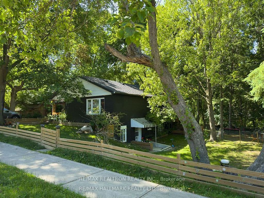 Photo of 757 Srigley Street, Newmarket, ON L3Y 1X6 (MLS # N12712038)