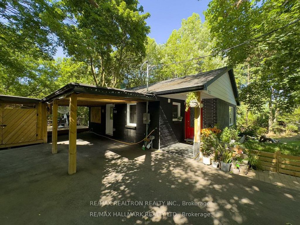 Photo of 757 Srigley Street, Newmarket, ON L3Y 1X6 (MLS # N12712038)