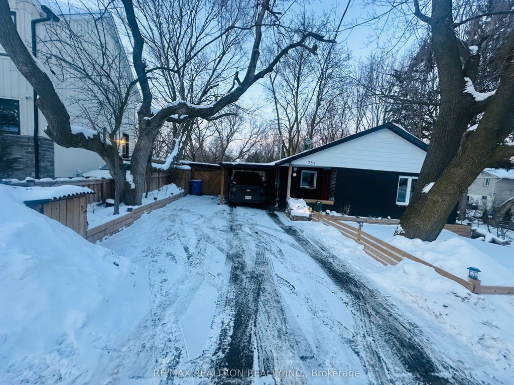 Photo of 757 Srigley Street, Newmarket, ON L3Y 1X6 (MLS # N12712038)