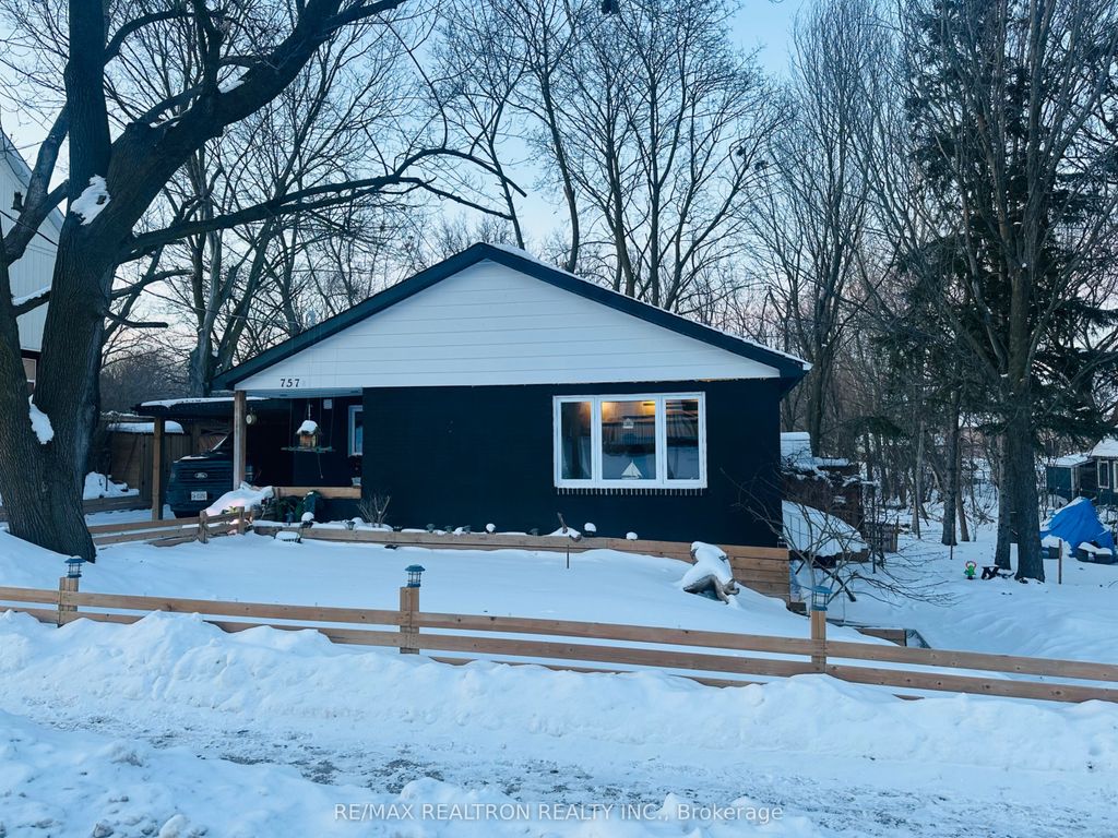 Photo of 757 Srigley Street, Newmarket, ON L3Y 1X6 (MLS # N12712038)