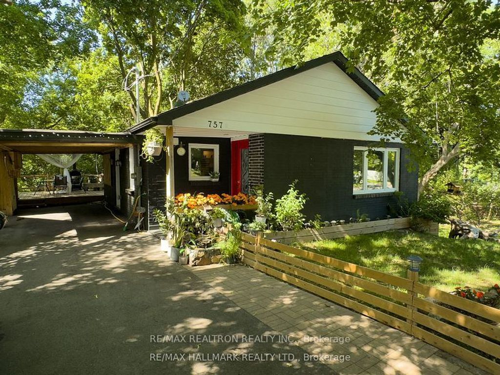 Photo of 757 Srigley Street, Newmarket, ON L3Y 1X6 (MLS # N12712038)