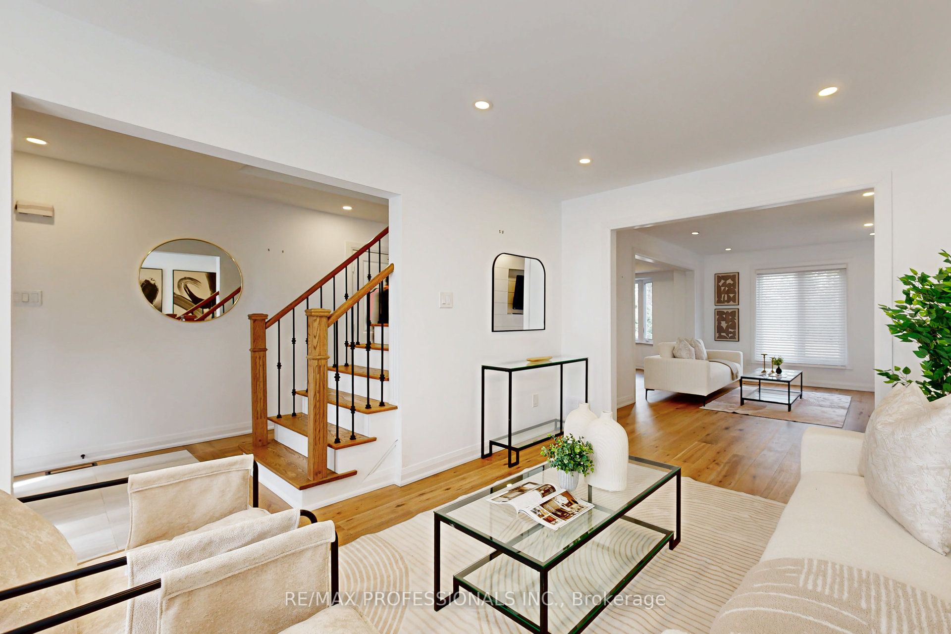 1327 Greenwood Crescent