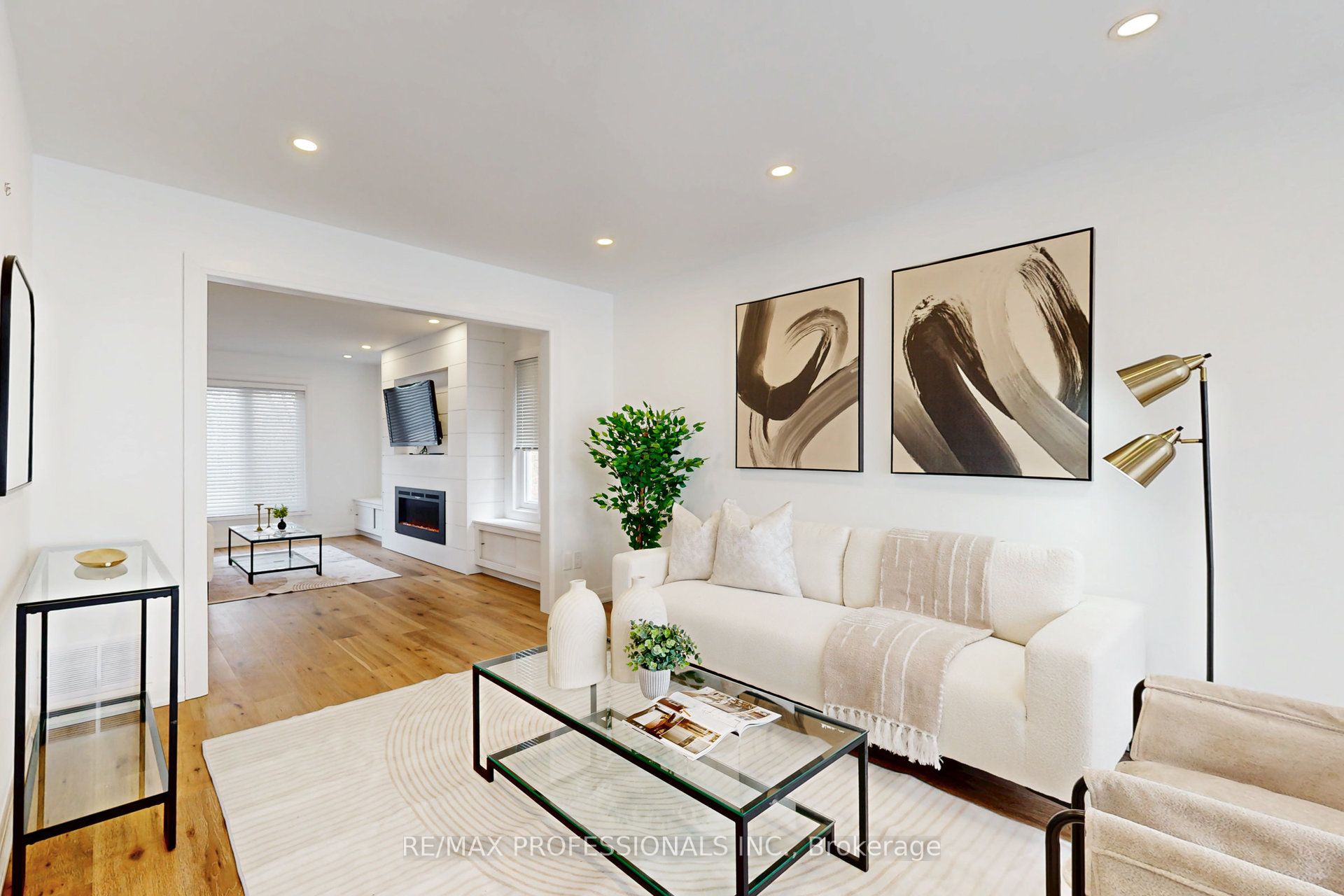 1327 Greenwood Crescent