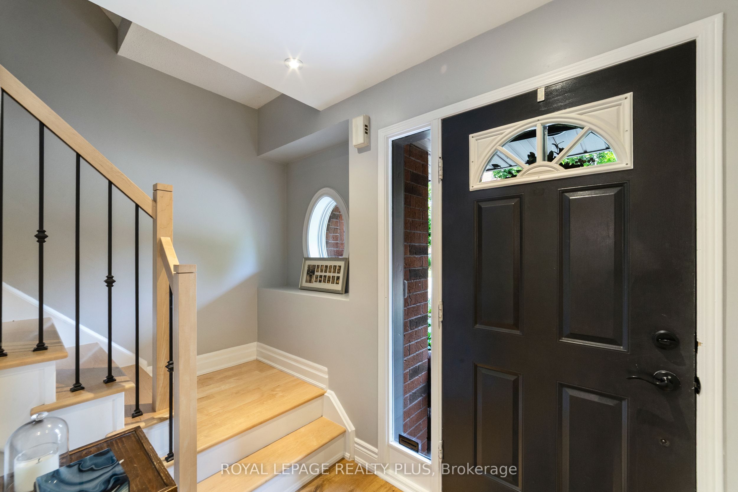 928 Queen Street W 53C