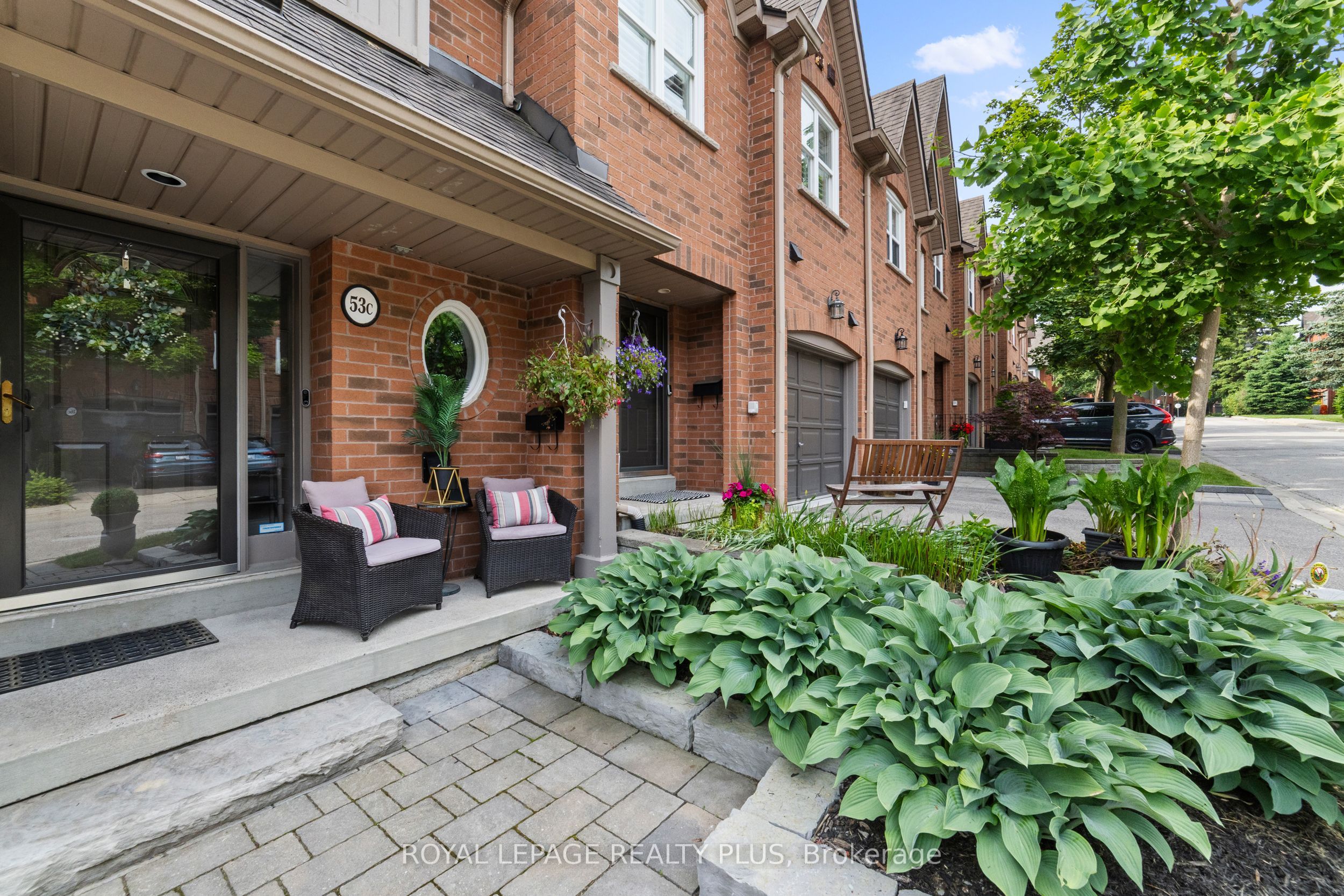 928 Queen Street W 53C