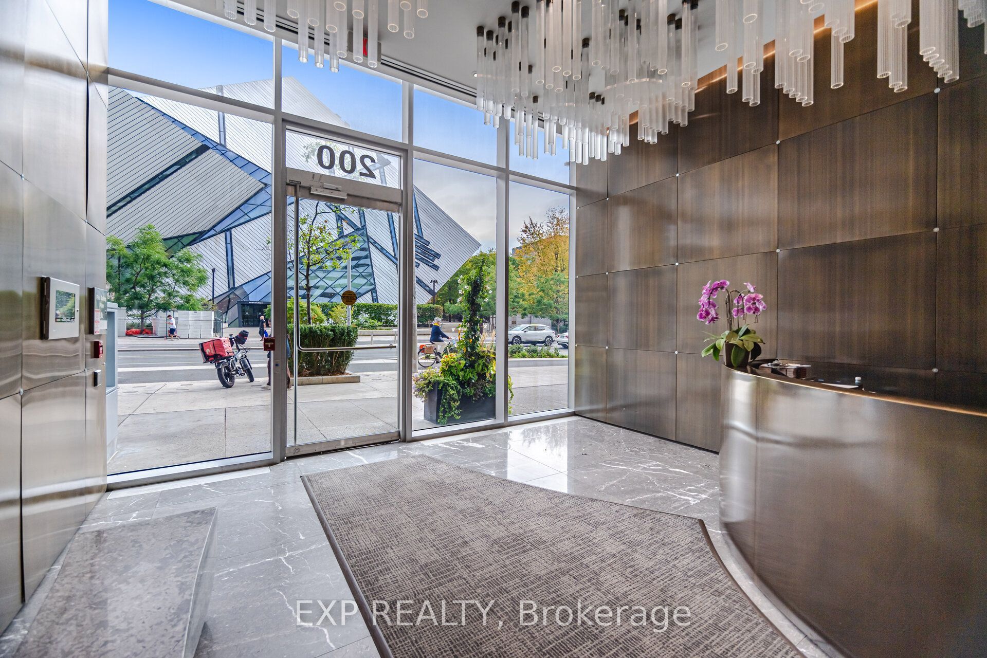 200 Bloor Street W 2505
