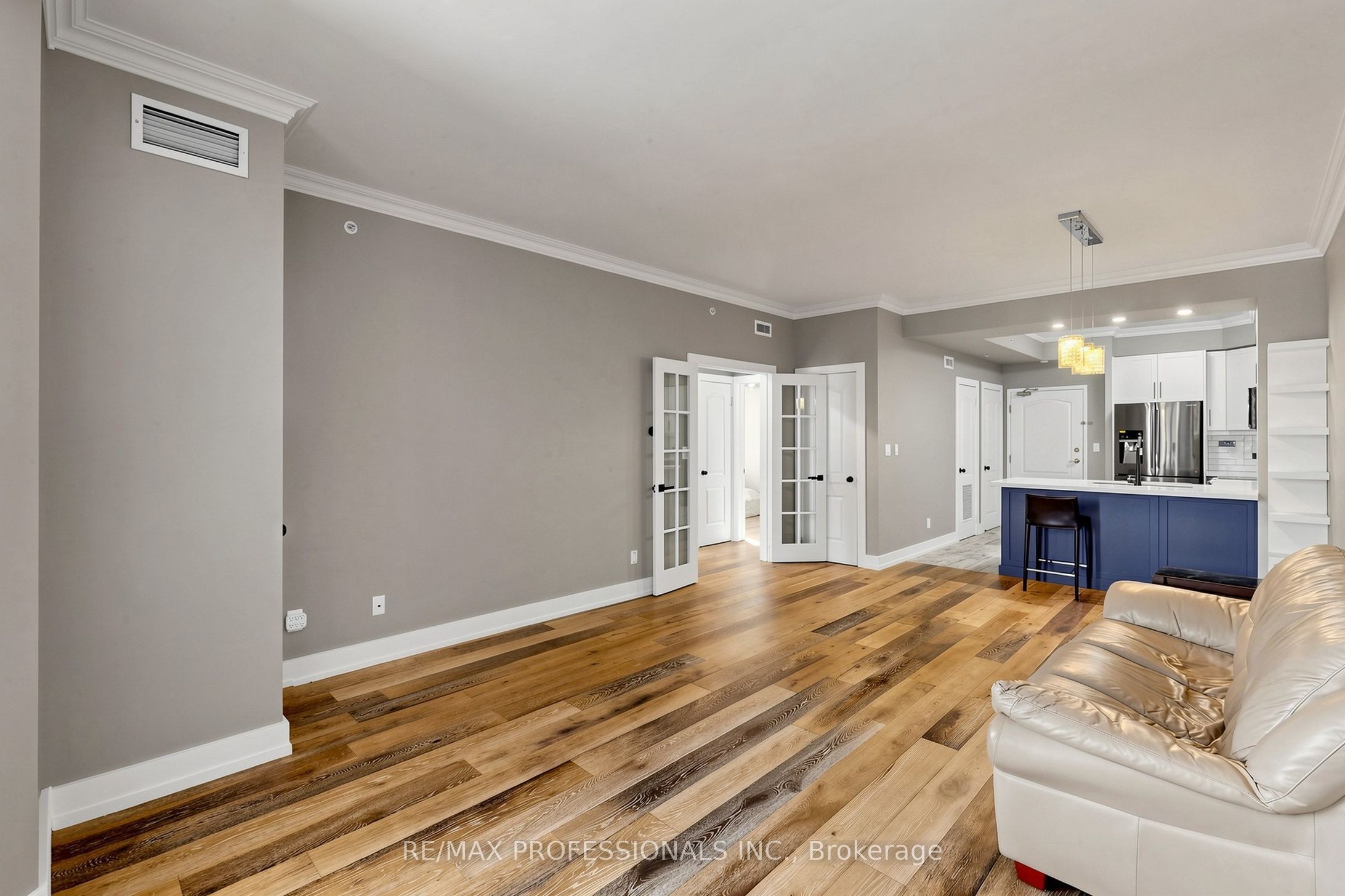 3531 Lake Shore Boulevard W 206