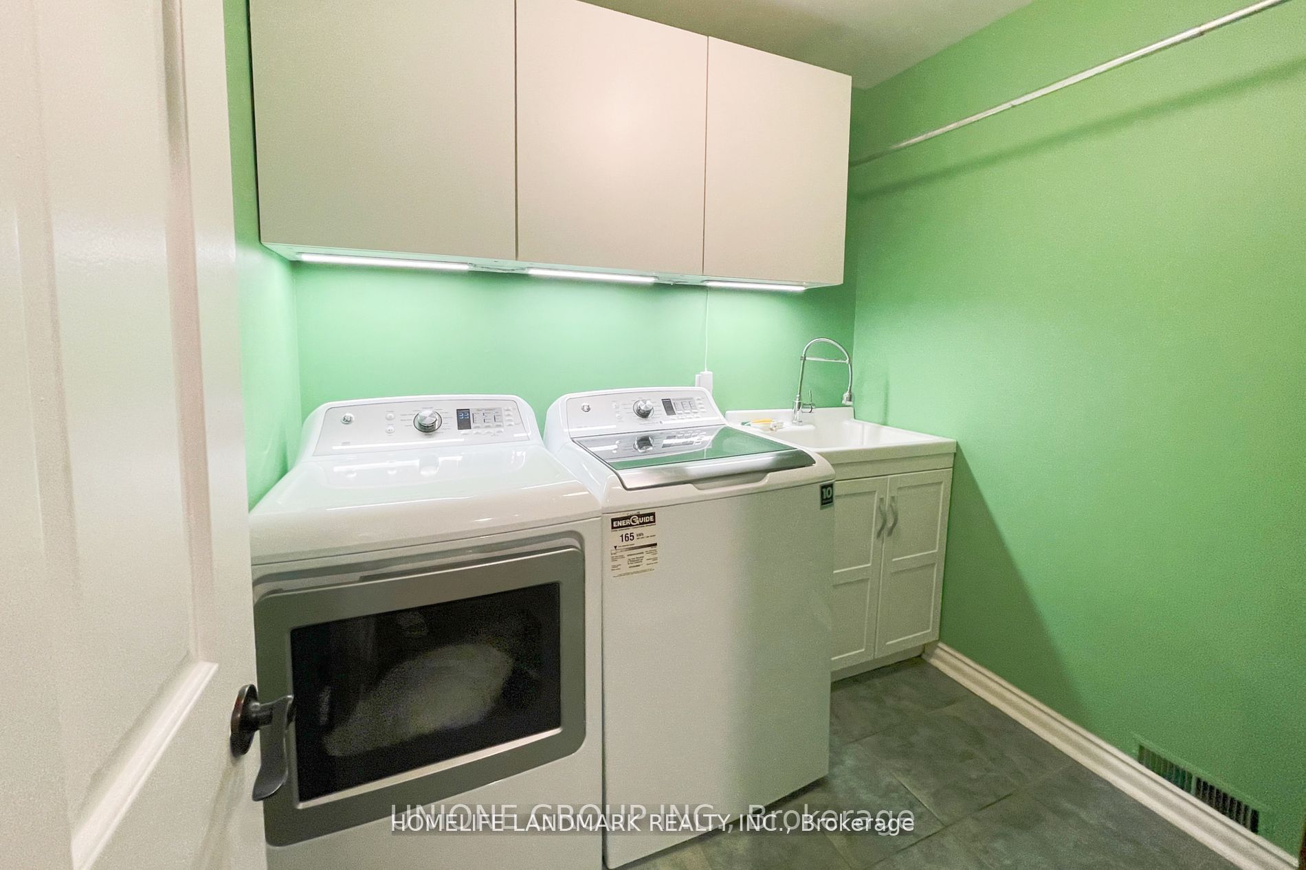 2415 Jarvis Street B5